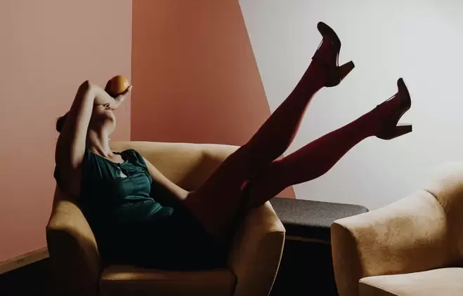 Moza nova con varices nas pernas